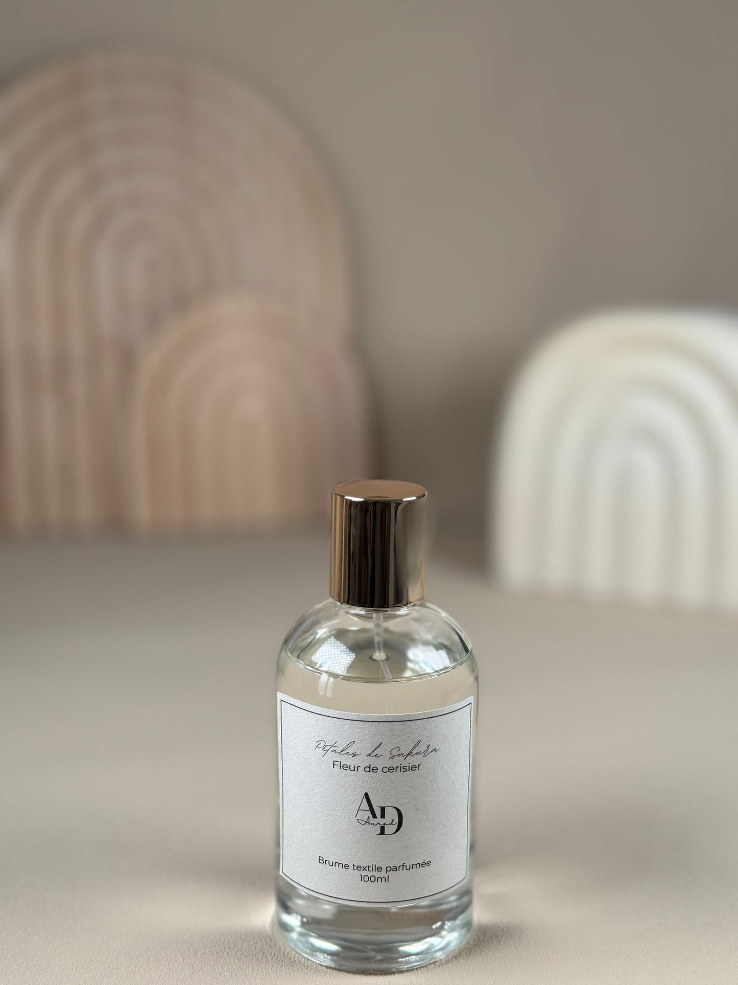 Brume Textile Parfumée  100ml – Pétales de sakura